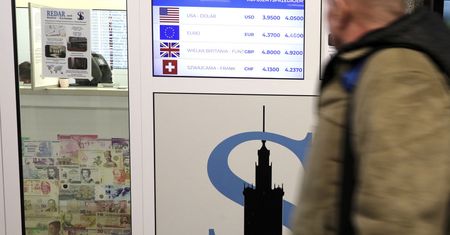 Dolar przebił 4 zł, a euro idzie na 4,50 zł. Złoty najsłabszy od trzech lat