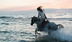 Historia mistrzyni świata w łucznictwie konnym Anny Sokólskiej w spocie Mazdy (wideo)