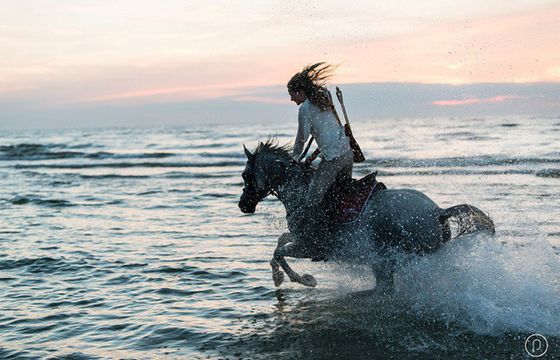 Historia mistrzyni świata w łucznictwie konnym Anny Sokólskiej w spocie Mazdy (wideo)