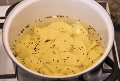 Polacy popełniają jeden błąd podczas gotowania ziemniaków. Jest karygodny!