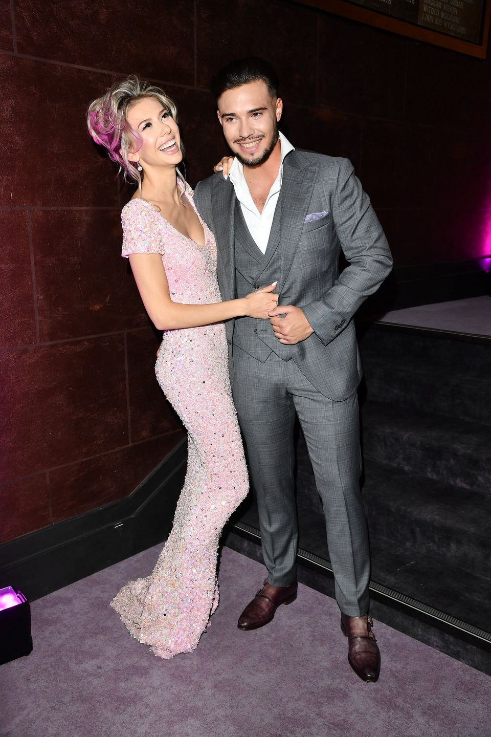 Pudelek Pink Party. Leon Myszkowski pozuje z ukochaną