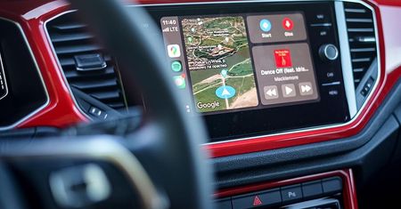 Google Maps wreszcie na ekranie głównym w CarPlay. Trzeba było czekać prawie rok