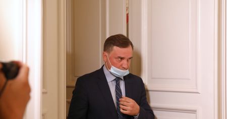 Dobre zarobki w resorcie Ziobry. NIK ma wątpliwości