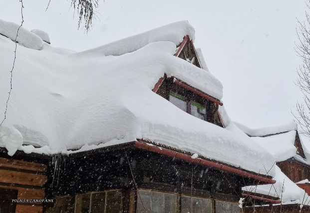 Zakopane. Pijany turysta utknął na dachu