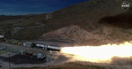 NASA przygotowuje się do misji Artemis. Nagranie z testów rakiety SLS