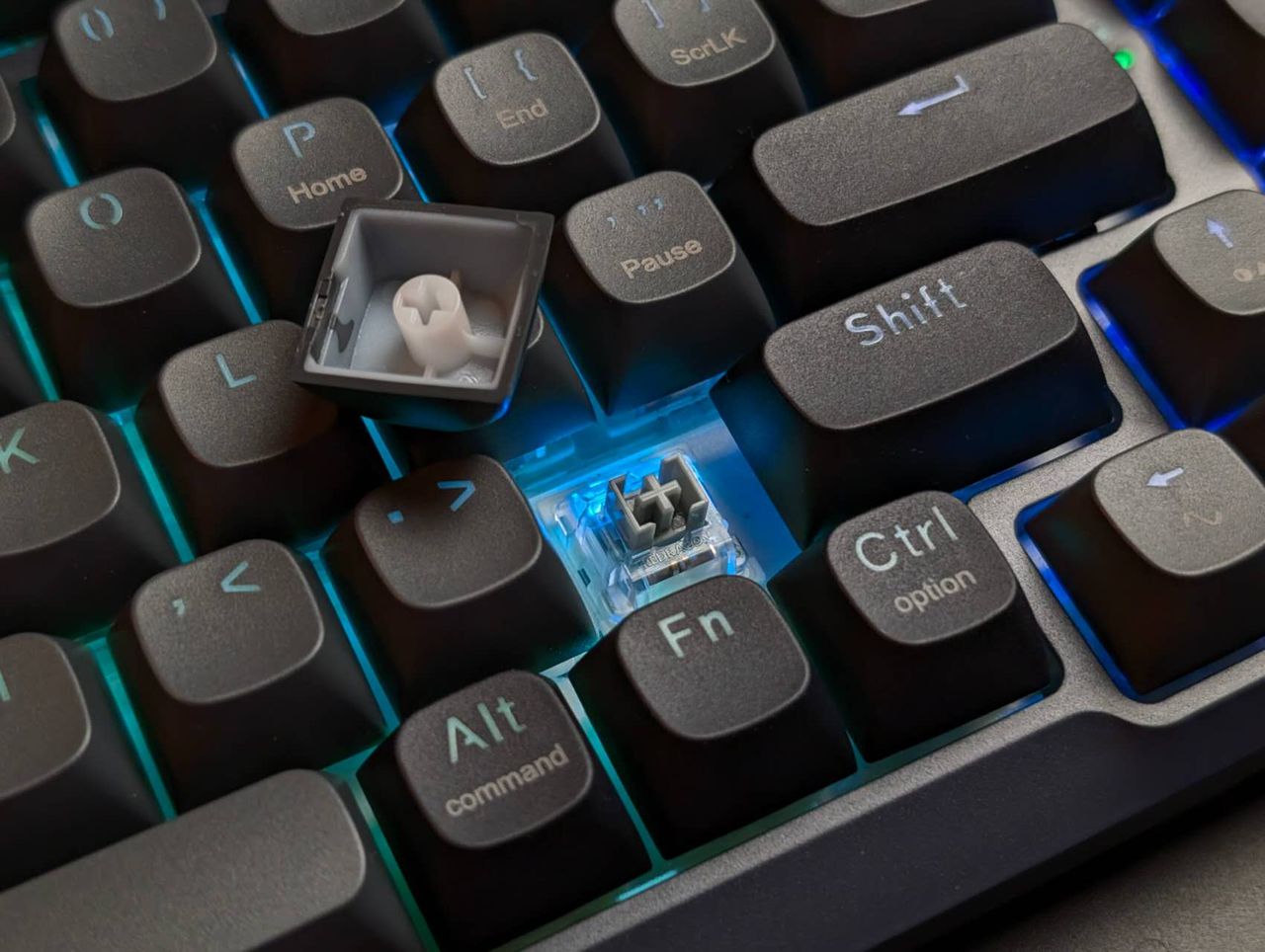 Redragon Bragi PRO - switche i font