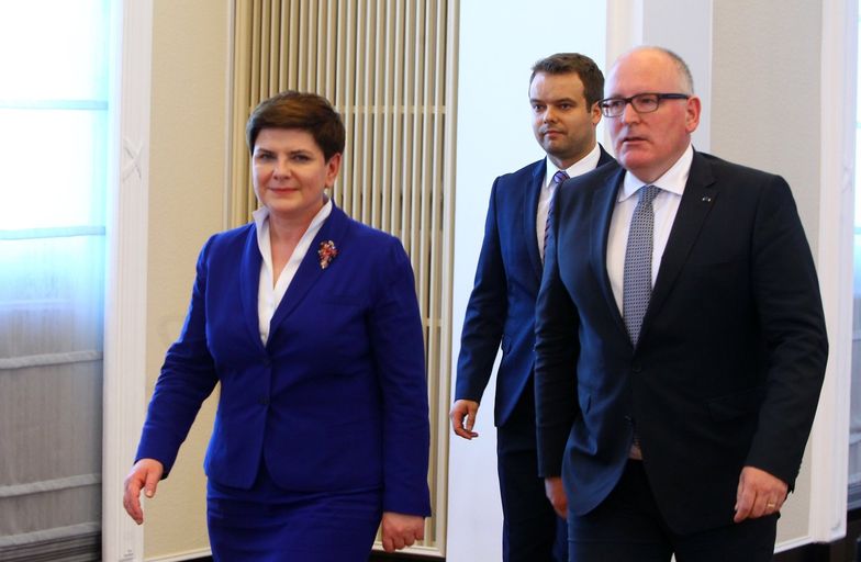 Na zdjęciu Beata Szydło, wiceprzewodniczący KE Frans Timmermans i rzecznik rządu Rafał Bochenek