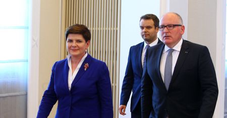 Sankcje UE wobec Polski? Zamiast brnięcia w skomplikowaną procedurę, Unia prędzej przykręci nam kurek z pieniędzmi