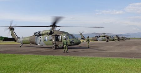 Śmigłowce dla polskiej armii. "Zapowiedź zakupu Black Hawków to ustawka"