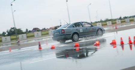 15 lat temu bezpieczeństwo oznaczało coś zupełnie innego. Sprawdziłem to na autodromie Škody