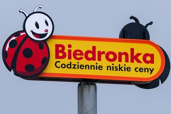 Biedronka rusza z grillowymi promocjami. Kiełbasa od 3,99 zł