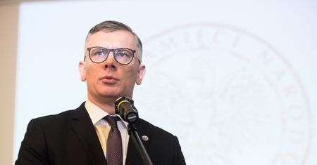 Miliony na WBH Cenckiewicza. Resort obrony ujawnił kwoty
