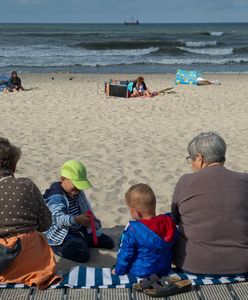 Opiekują się wnukami. Pomoże Babcia plus