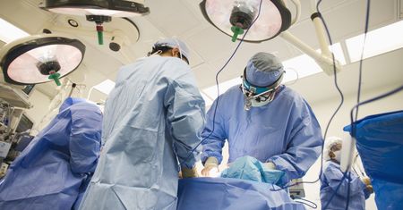 Lekarz nie zaczekał na wyniki badań, usunął narządy. Nowe zeznania przed sądem