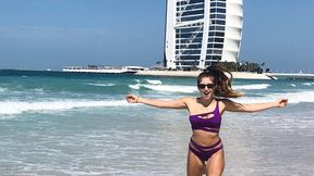 Cathy Hummels pozuje w bikini na plaży w Dubaju