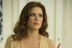 ''American Hustle: Jak się skubie w Ameryce'': Christian Bale flirtuje z Amy Adams