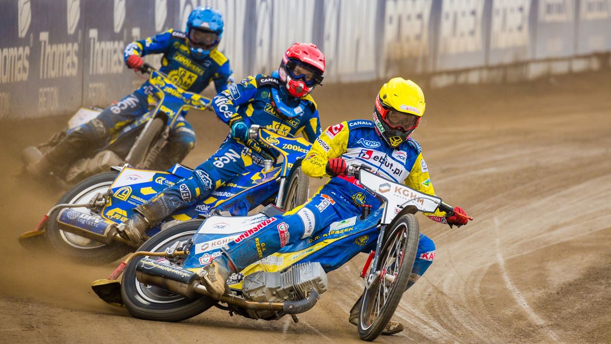 WP SportoweFakty / Krzysztof Konieczny / Na zdjęciu: Oskar Fajfer na czele. Tuż za nim Nicki Pedersen