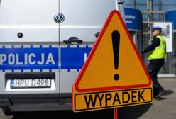 Wypadek pod Wrocławiem. Szkolny autobus zderzył się z dwoma autami