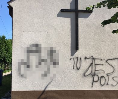 Penis pod krzyżem i hasło "Tu jest Polska". Atak na Ewangelików w Białej Piskiej