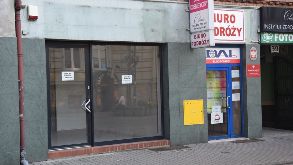 Puste witryny sklepowe na ul. Wolności w Chorzowie