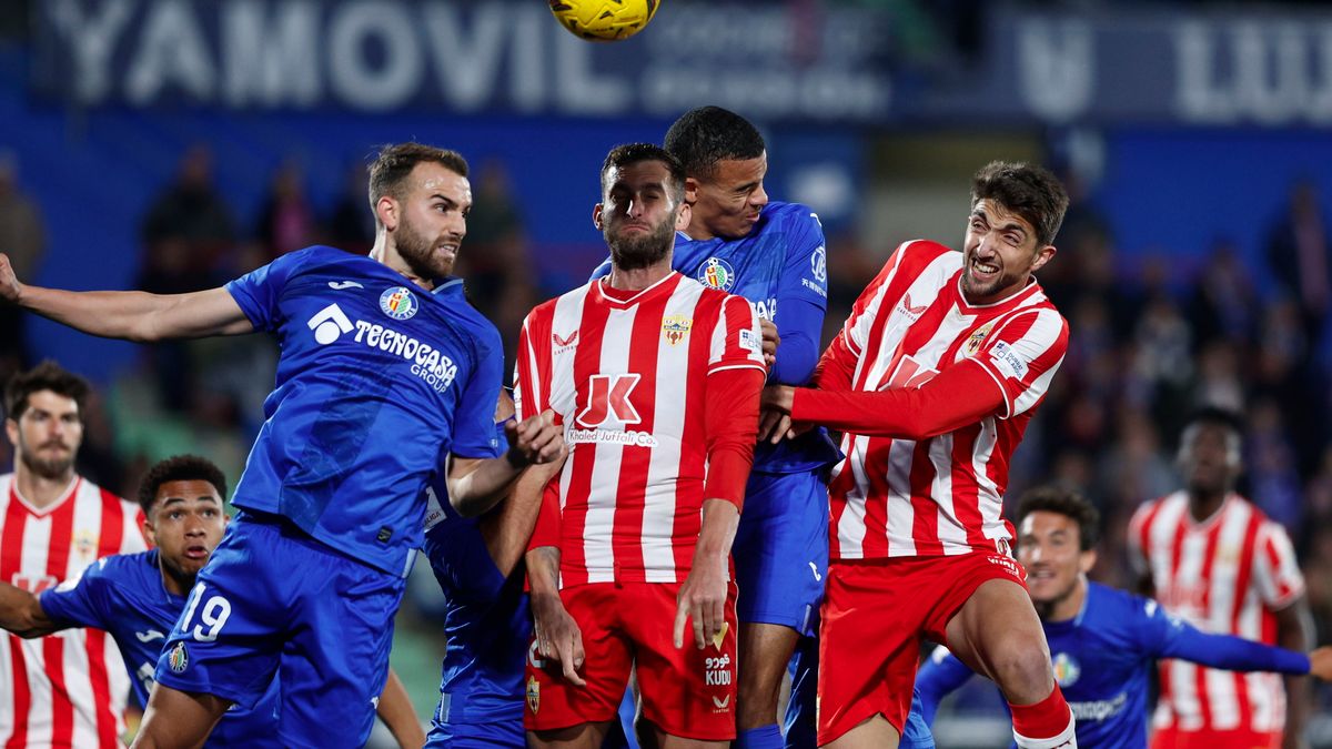 PAP/EPA / PAP/EPA/Rodrigo Jimenez / Piłkarze Getafe na własnym stadionie pokonali Almerię