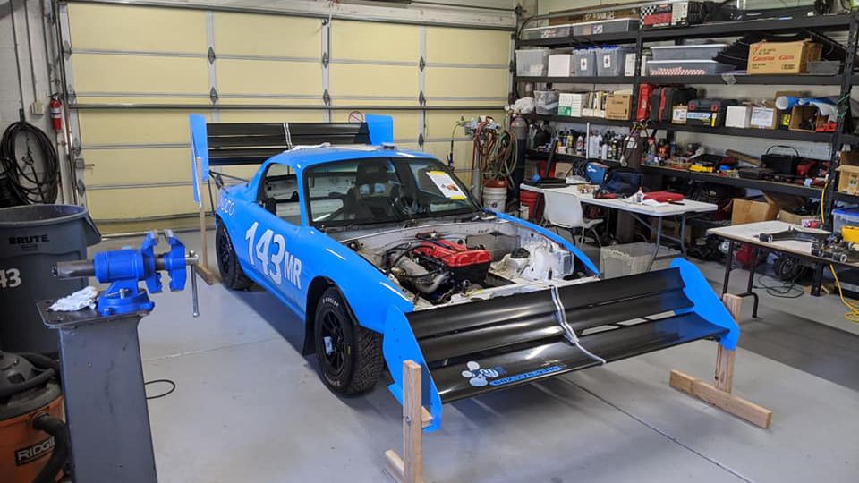 Tu jeszcze w fazie przymiarek - skrzydło służy jako ławka