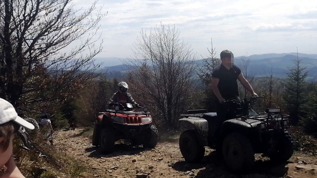 Brak kasku jest w tym przypadku najmniejszym problemem.