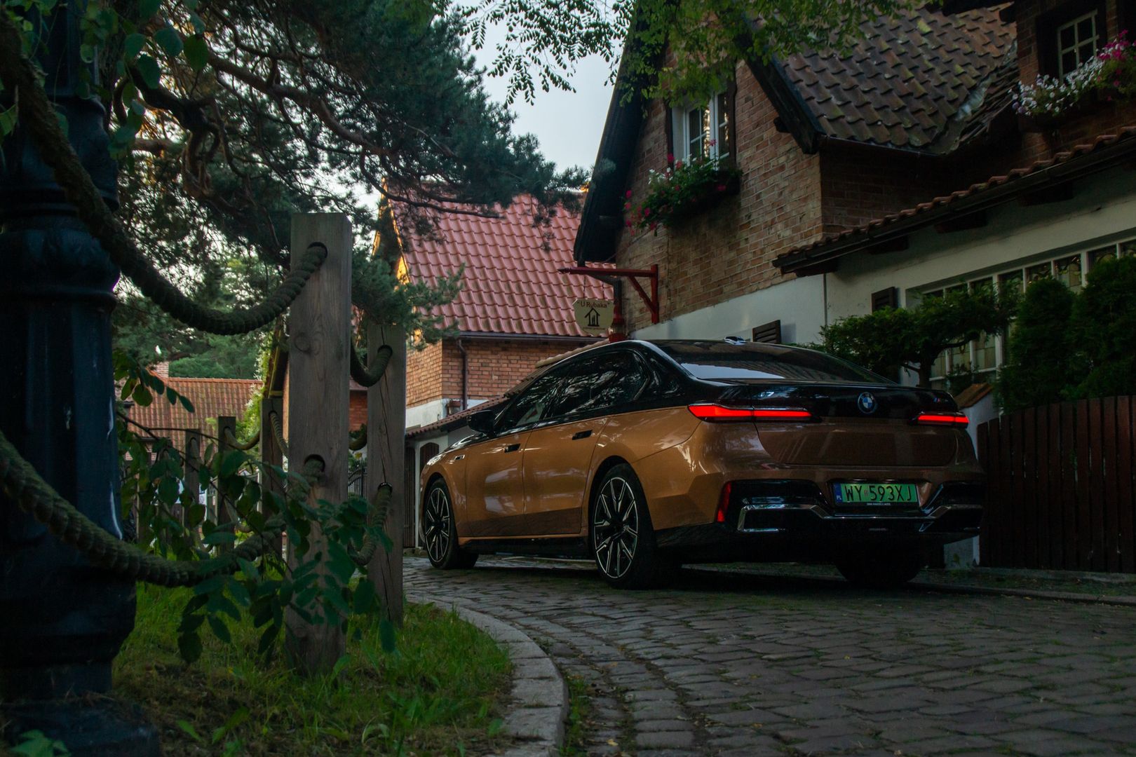 BMW i7 M70