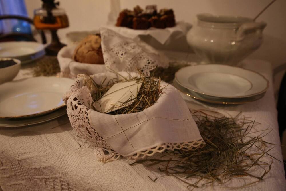 Wigilia w dawnej Polsce była surowa, hierarchiczna i zaskakująca