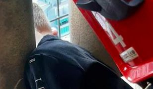Warszawa. Strażacy interweniowali na 30. piętrze PKiN. Ciekawskie dziecko utknęło między filarami