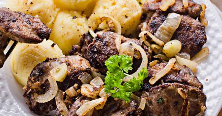 Wątróbkę robię po wenecku. Ma przystępny smak i miękką konsystencję