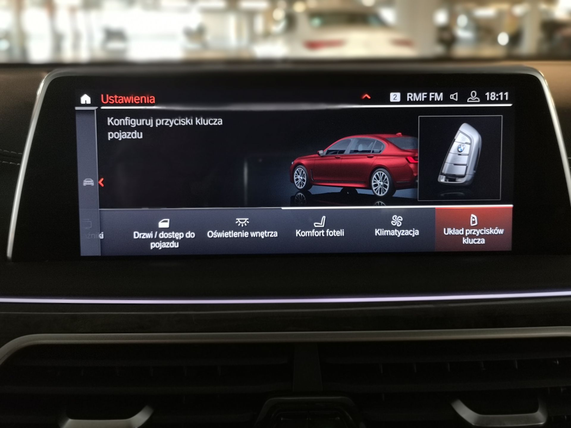BMW 750i xDrive: Systemy wsparcia kierowcy, Night Vision, zdalne sterowanie i audio Bowers & Wilkins 17