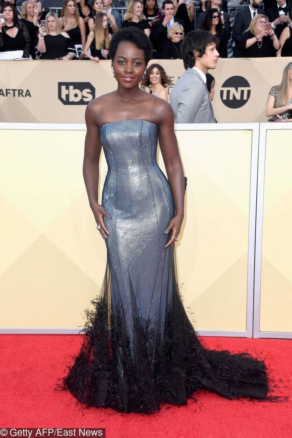 Lupita Nyong'o - SAG Awards 2018, kreacja: Ralph and Russo, biżuteria: Niwaka