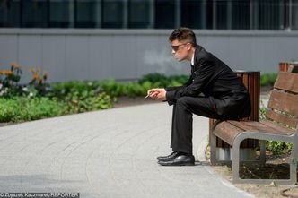 Pracodawcy chcą walczyć z paleniem. "To niech ogłoszą, że niepalący mogą kończyć pracę wcześniej"