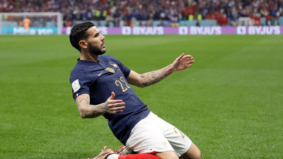 PAP/EPA / Ronald Wittek  / Na zdjęciu: Theo Hernandez