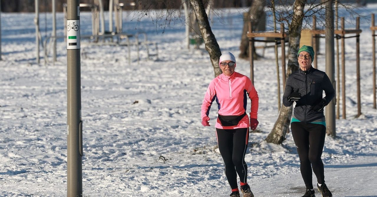 Poznań: Mróz na zewnątrz, ale biegaczy i rowerzystów nie brakuje