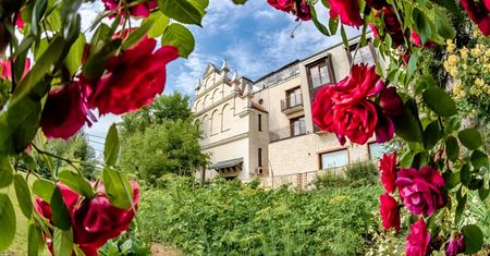 Ten hotel to perełka Kazimierza Dolnego. Królewski standard, apartamenty zapierają dech