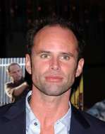 Walton Goggins z kowbojami i kosmitami