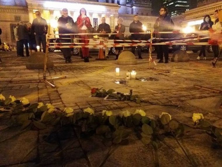 Podpalił się przed PKiN. Ulicami stolicy przejdzie marsz pamięci Piotra Szczęsnego