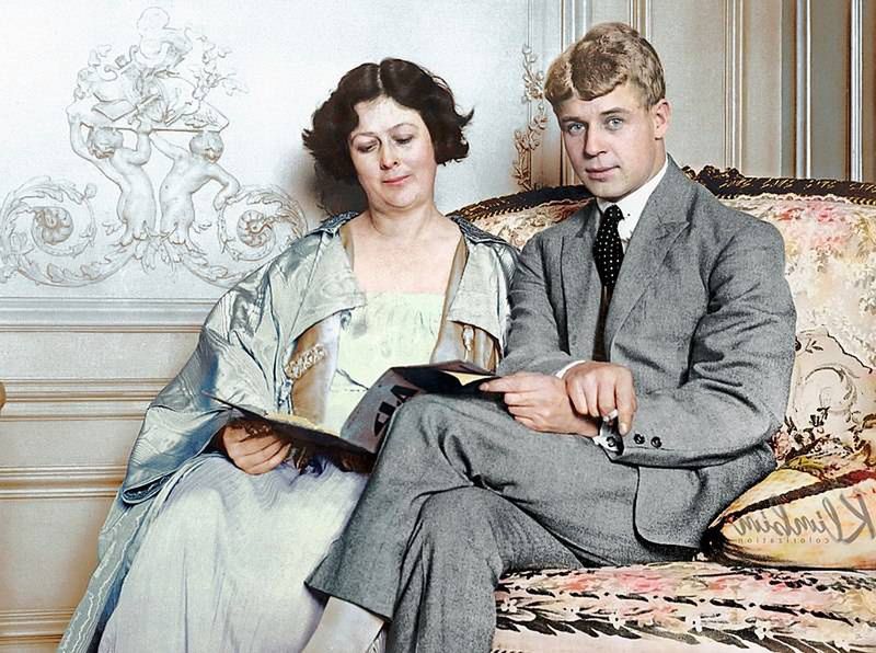 Jesienią 1921 roku Isadora spotkała znanego poetę Siergieja Jesienina. Miała wówczas 44 lata, on- 26.