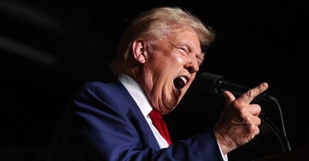 Ładunki wybuchowe w aucie? Niepokojące doniesienia przed wiecem Trumpa