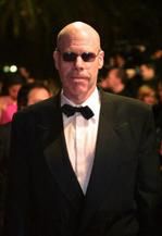 Wschodnioeuropejski gangster Ron Perlman