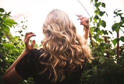 Jak dbać o włosy latem, kiedy je zapuszczasz? 3 ważne zasady