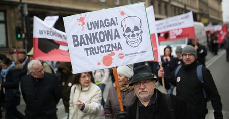 Burza po wyroku TK. Uderzy we frankowiczów? "Na tej zasadzie można zrobić wszystko"