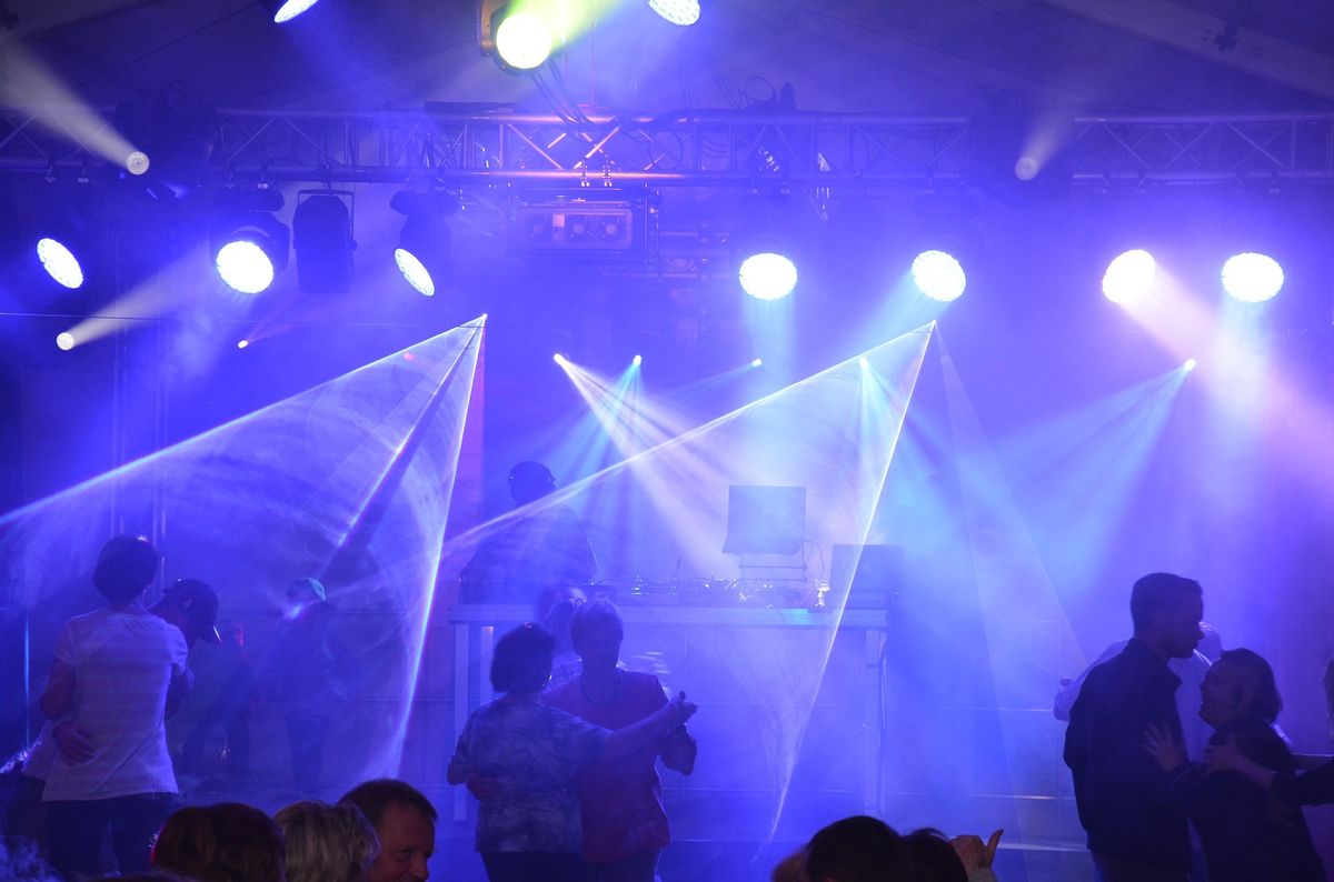 Impreza sylwestrowa w barze w Australii (zdjęcie ilustracyjne) 