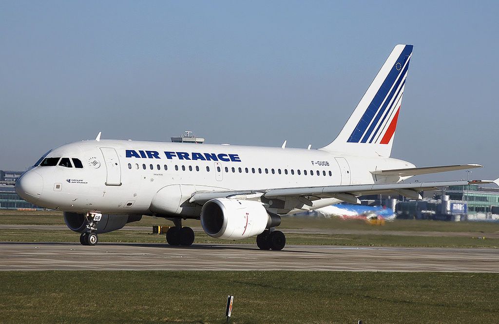 Strajki na Francuskich lotniskach. Dziesiątki tysięcy pasażerów unieruchomionych.