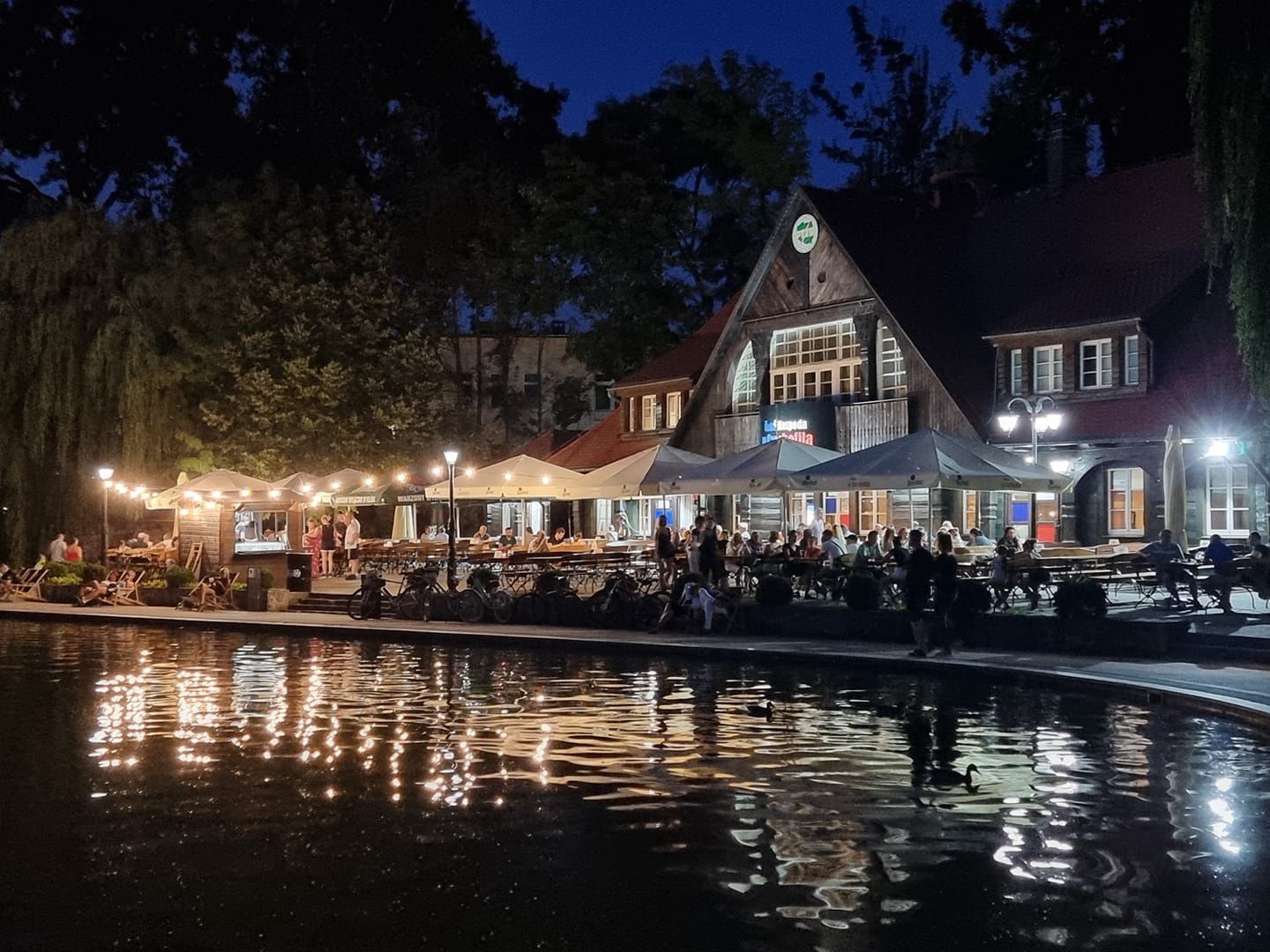 Restaurator wyprasza niezaszczepionych z lokalu. Burza w sieci