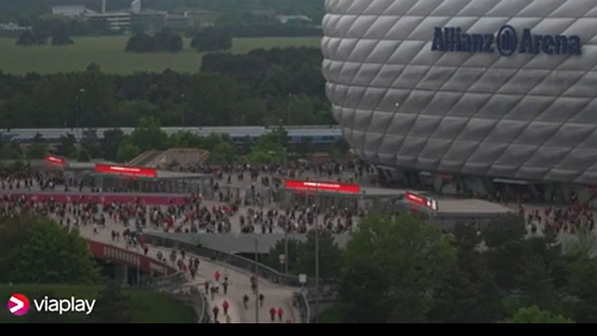 Zdjęcie okładkowe artykułu: WP SportoweFakty / Viaplay / Fani Bayernu Monachium wychodzą z Allianz Areny