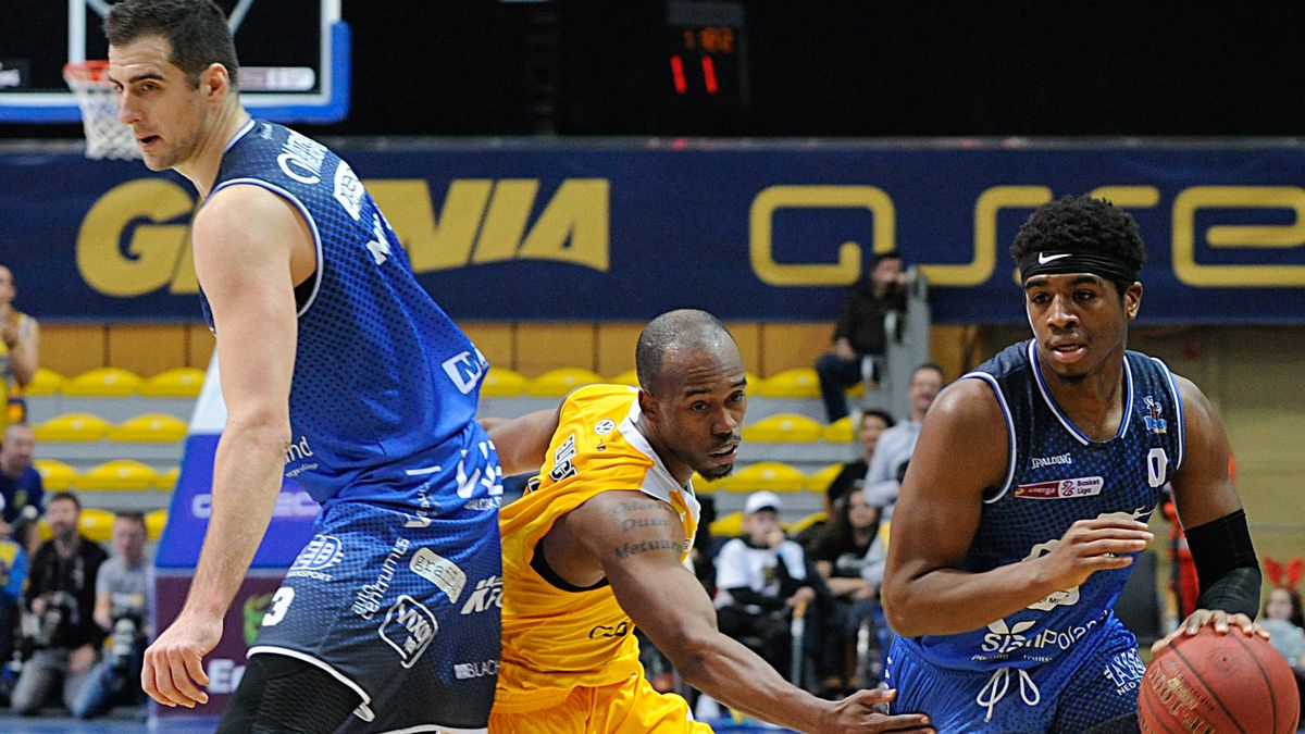 Newspix / Jarosław Szymański / Na zdjęciu: Mike Scott (z piłką)