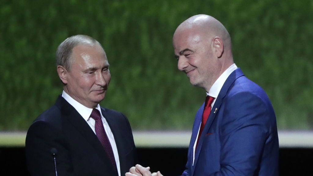 Zdjęcie okładkowe artykułu: Getty Images / Na zdjęciu: Gianni Infantino i Władimir Putin